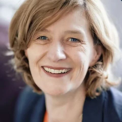 Irys Ehmann im persönlichen Gespräch zur Vermögensberatung nach einer Erbschaft